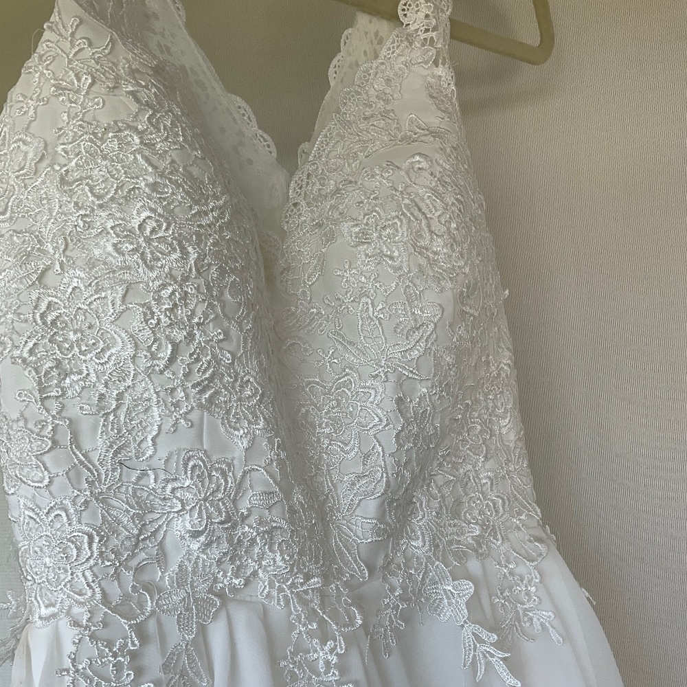 Custom Wedding gown - Picture 8 of 14